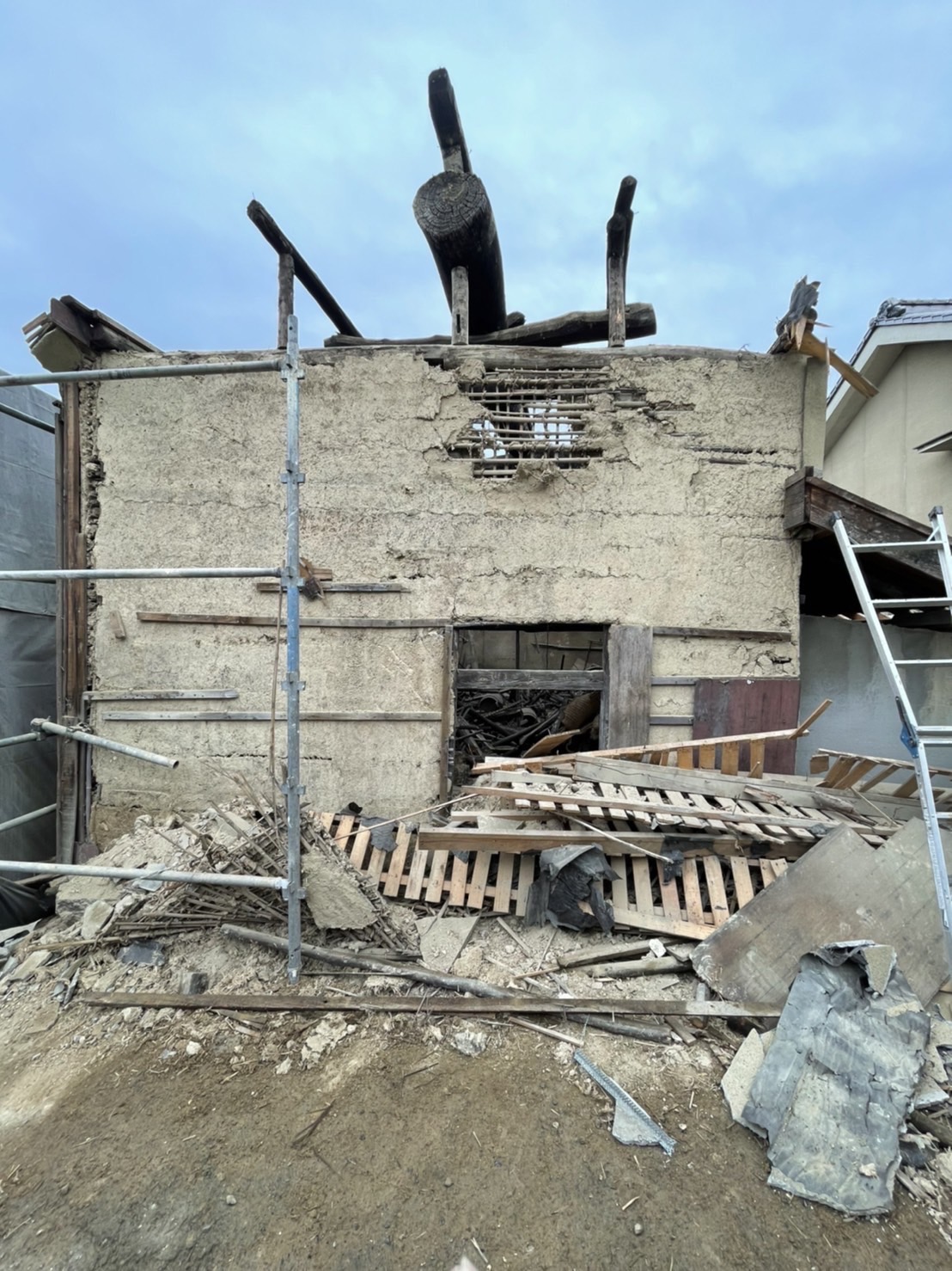 福山市水呑町　納屋　切り離し解体作業の画像