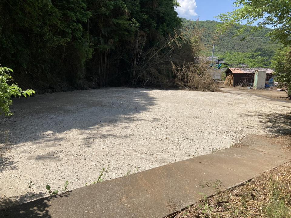 府中市にて茅葺き屋根の解体工事の画像